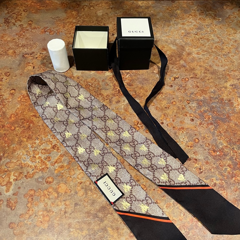 Authentic Gucci silk neck bow